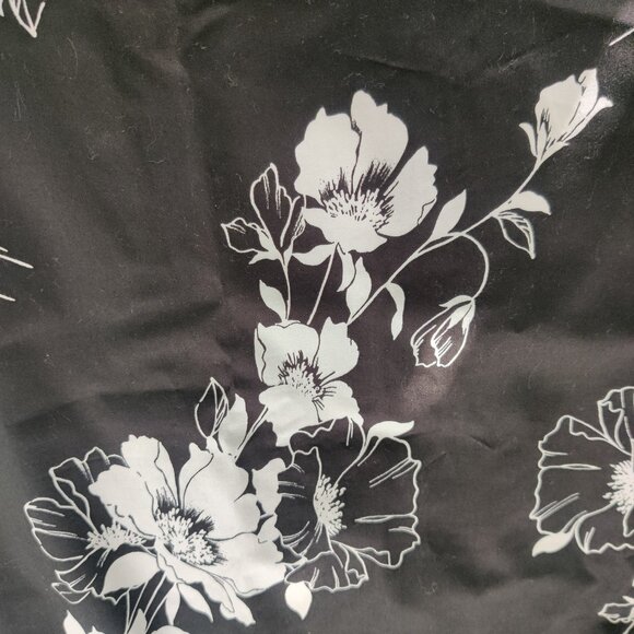 Worthington Black and White Flowered Skirt Size 10 - Picture 5 of 5
